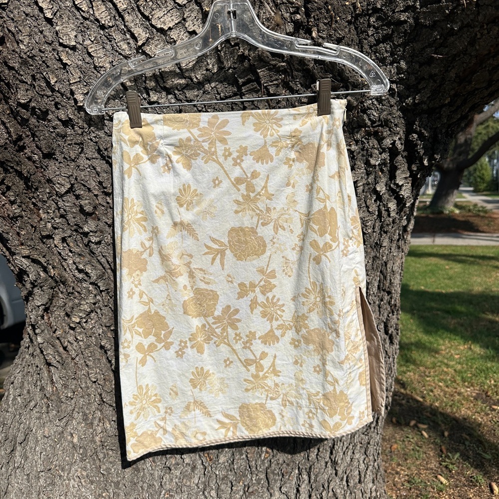 Max Studio Gold and Cream Floral Pencil Skirt